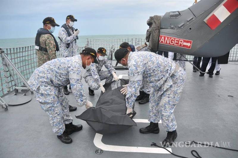 $!Hallan restos de marinos en el USS John McCain accidentado en Singapur