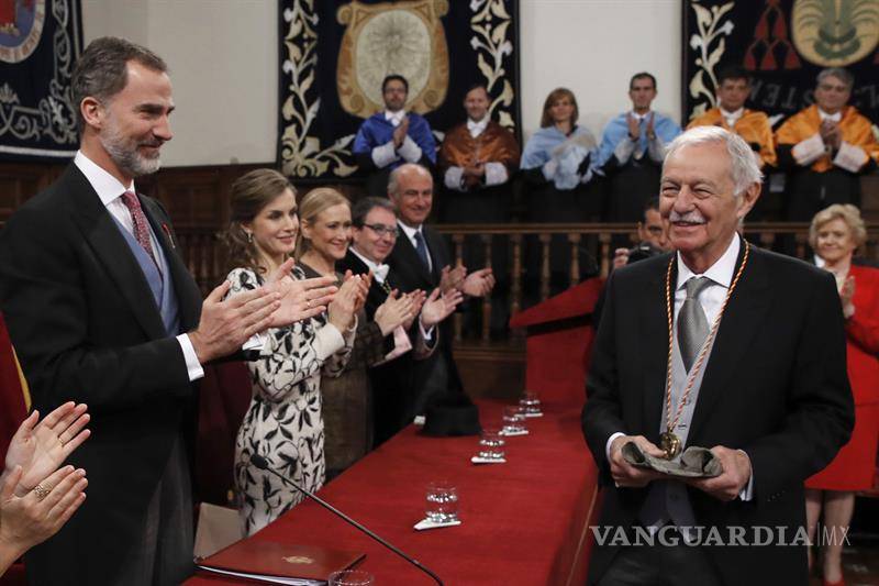 $!Eduardo Mendoza reivindica el humor al recibir el Premio Cervantes