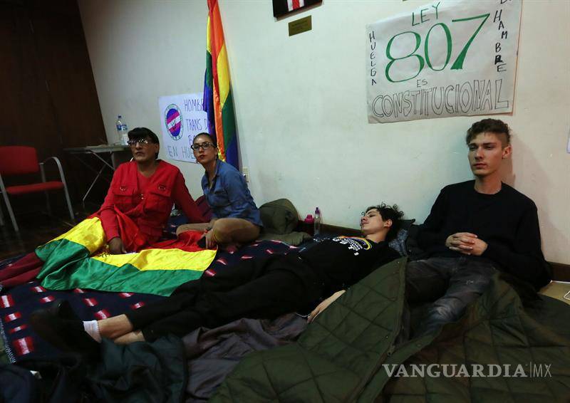 $!Doce miembros de la comunidad transexual boliviana mantienen huelga de hambre