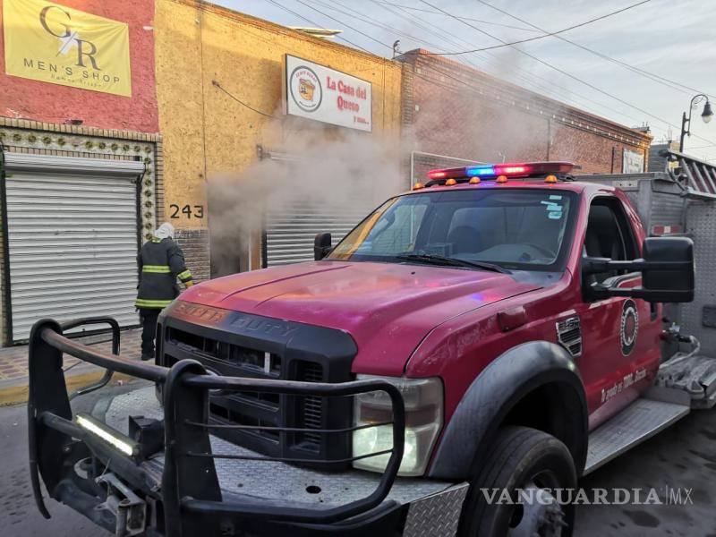 $!Un negocio en Ramos Arizpe fue consumido por las llamas debido a un cortocircuito en la cocina, sin causar heridos pero generando daños materiales.