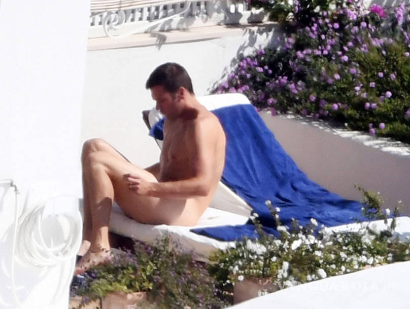 $!Captan a Tom Brady desnudo en Italia (fotos)