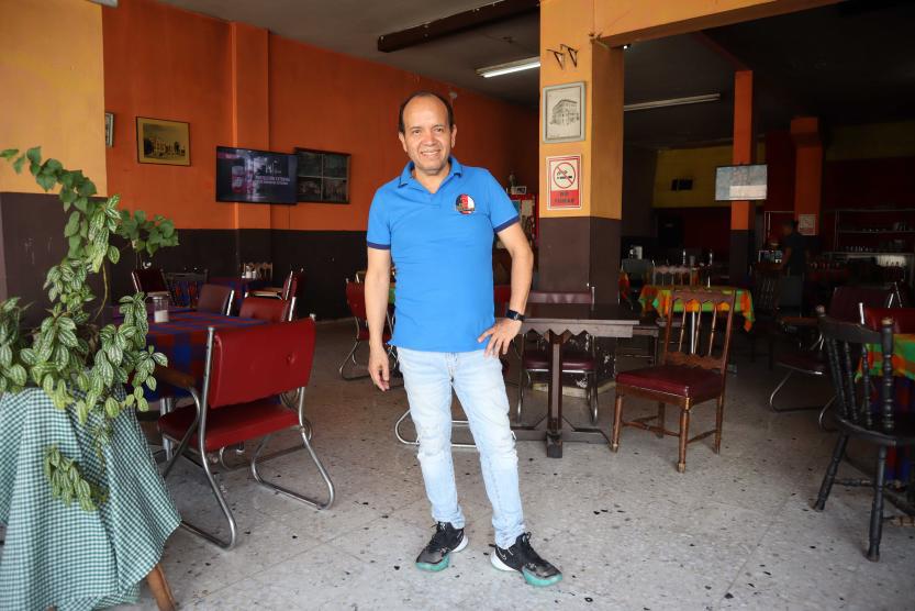 $!Manuel Casas Casas, propietario de Arcasa, conserva la esencia del restaurante que su padre fundó hace 50 años.