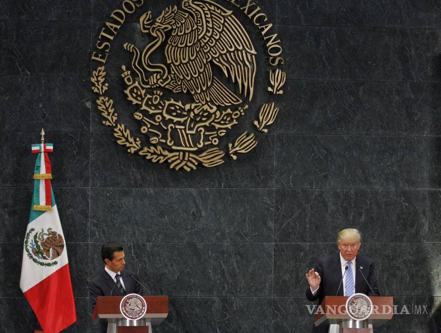 $!Trump se va sin pedir perdón a México: insiste en el muro