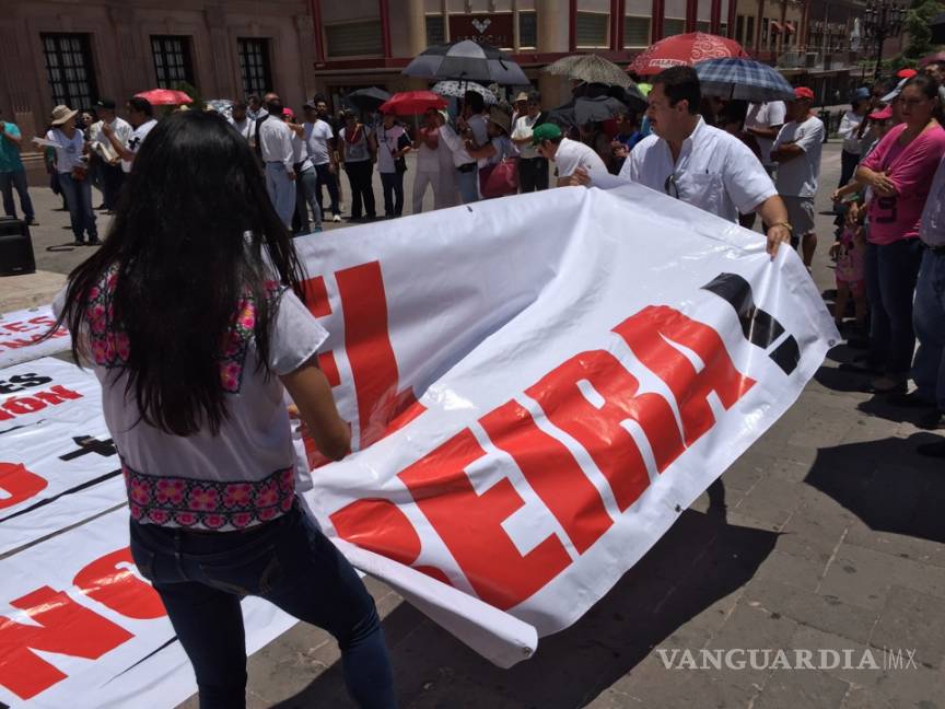 $!Grupos ciudadanos y magisteriales de Coahuila protestan por conflicto en Oaxaca (FOTOS)