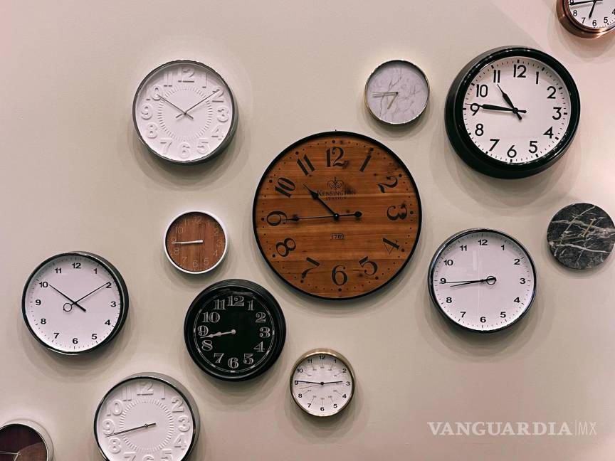 $!Variedad de relojes marcando distintas horas.