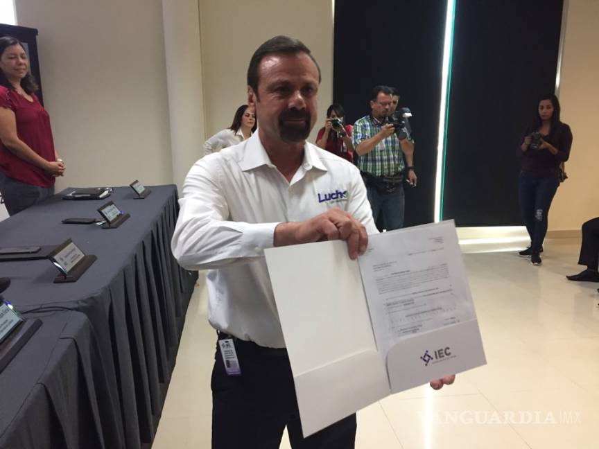 $!Luis Horacio Salinas se registra como candidato independiente a Gobernador de Coahuila