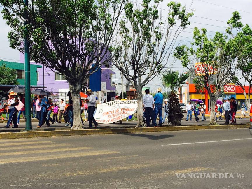 $!CNTE marcha rumbo al centro de Morelia