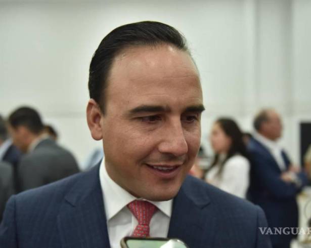 El gobernador Manolo Jiménez Salinas expone la necesidad de solucionar los apagones que afectan a Coahuila.