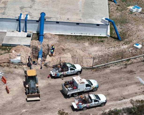 Personal de Aguas de Saltillo se prepara para la puesta en marcha del Acueducto 1000, que entrará en operación el próximo lunes.