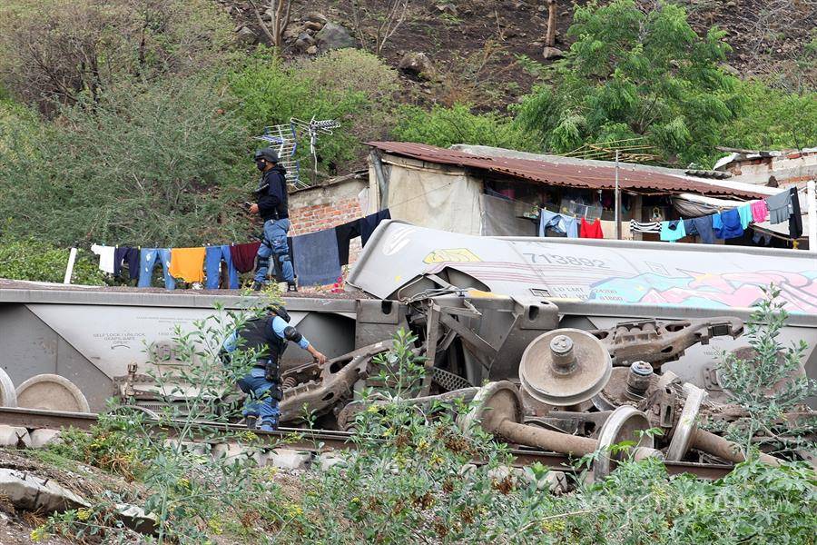 $!Descarrilamiento de tren en Tala, Jalisco deja un muerto y tres heridos; usaron roca para robar