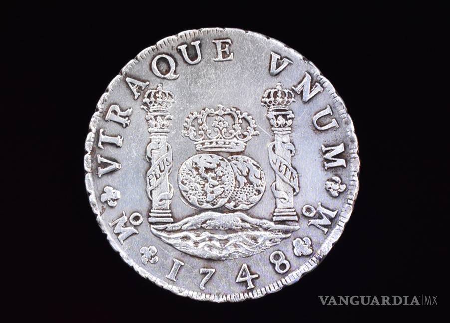 $!Reverso de ocho reales de 1748. También llamada de Mundo y Mares acuñada en México.