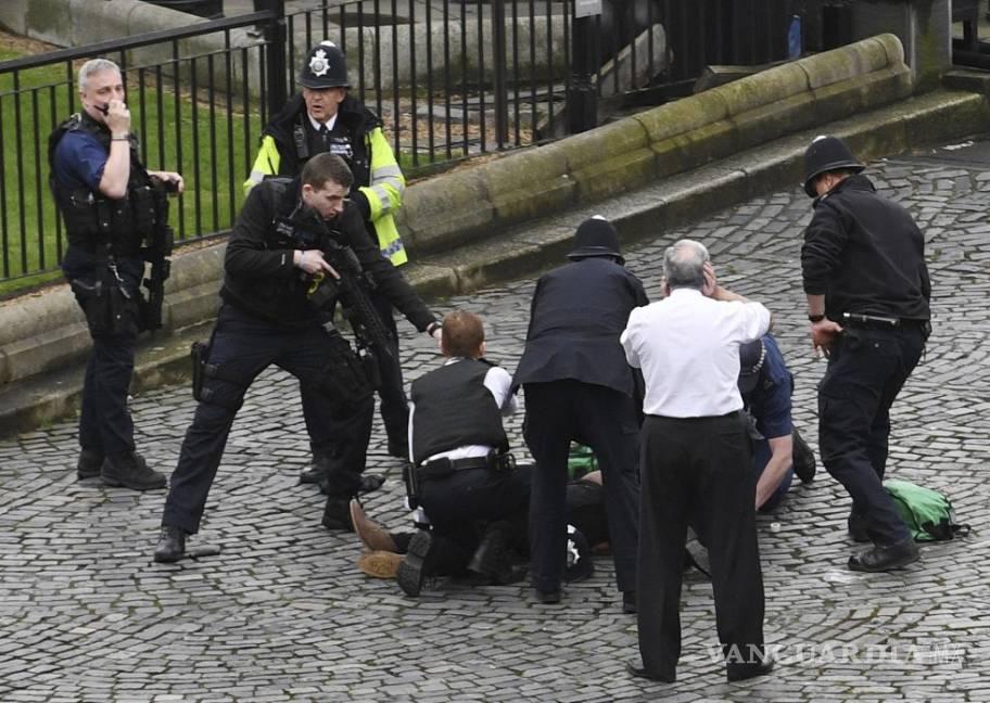 $!Terrorismo pone de luto a Londres; suman cinco muertos y 40 heridos