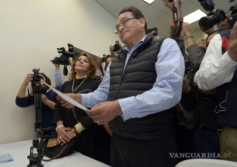 $!Javier Guerrero se registra ante el IEC; no descarta ir con un partido político