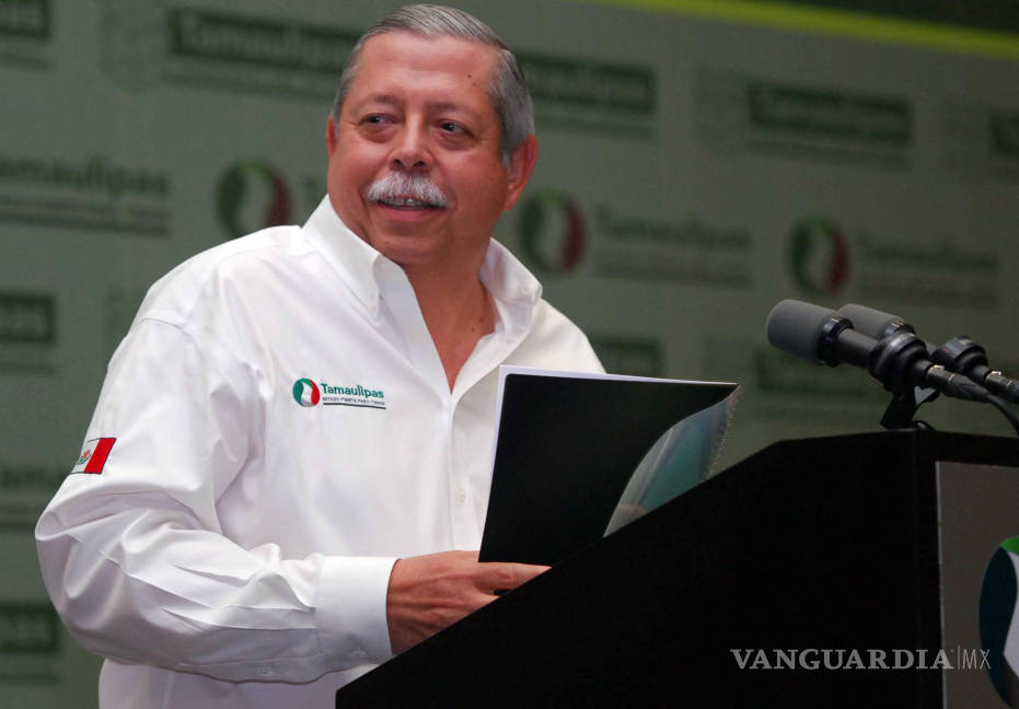 $!Diez gobernadores pactaron en mansión de ‘El Dragón’ candidatura de Peña Nieto: periodista