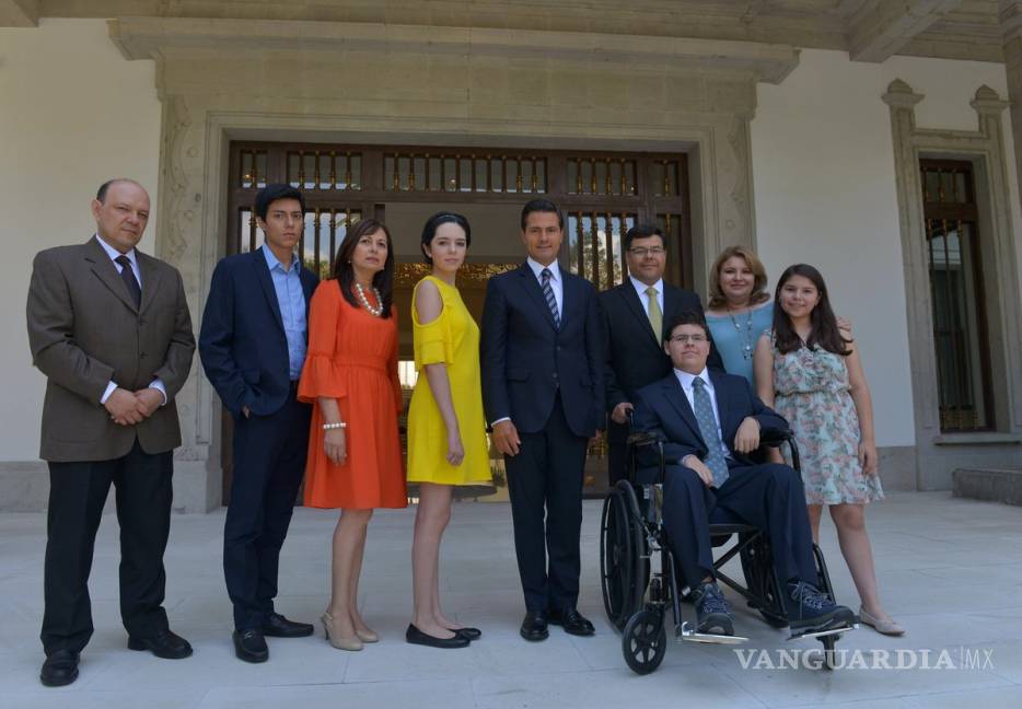 $!Peña Nieto recibe en Los Pinos a sobrevivientes del tiroteo en Colegio del Noreste de Monterrey