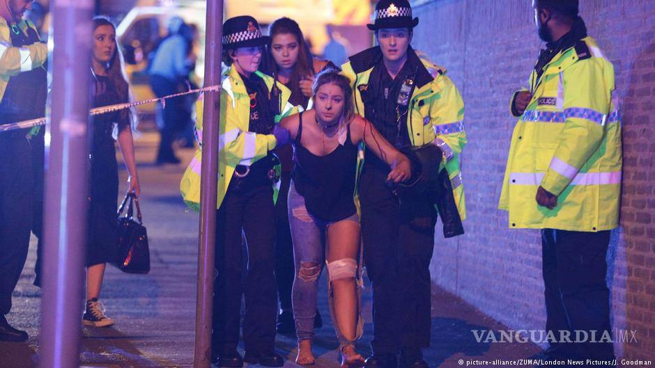 $!Reportan explosiones en estadio de Inglaterra después del concierto de Ariana Grande; policía confirma muertos