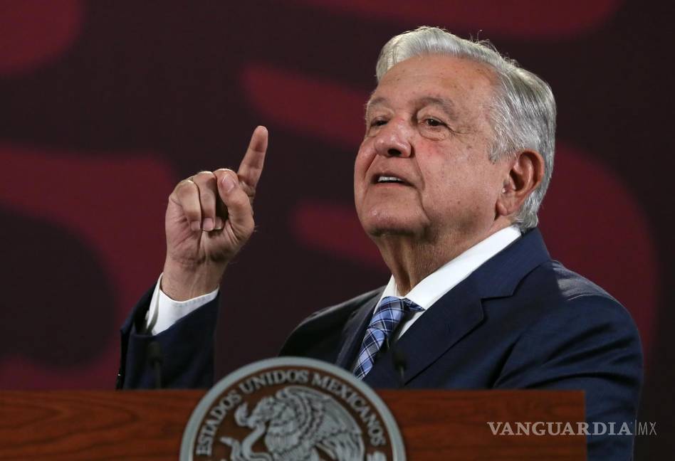 $!El presidente de México, Andrés Manuel López Obrador, durante su conferencia de prensa matutina en el Palacio Nacional de la Ciudad de México (México).