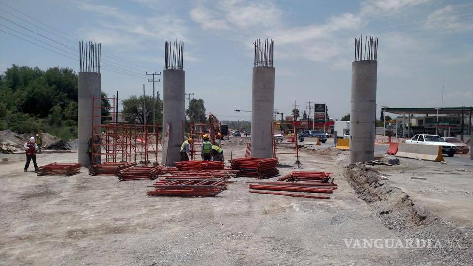 $!Rubén Moreira supervisa construcción de puente vehicular en Castaños, Coahuila