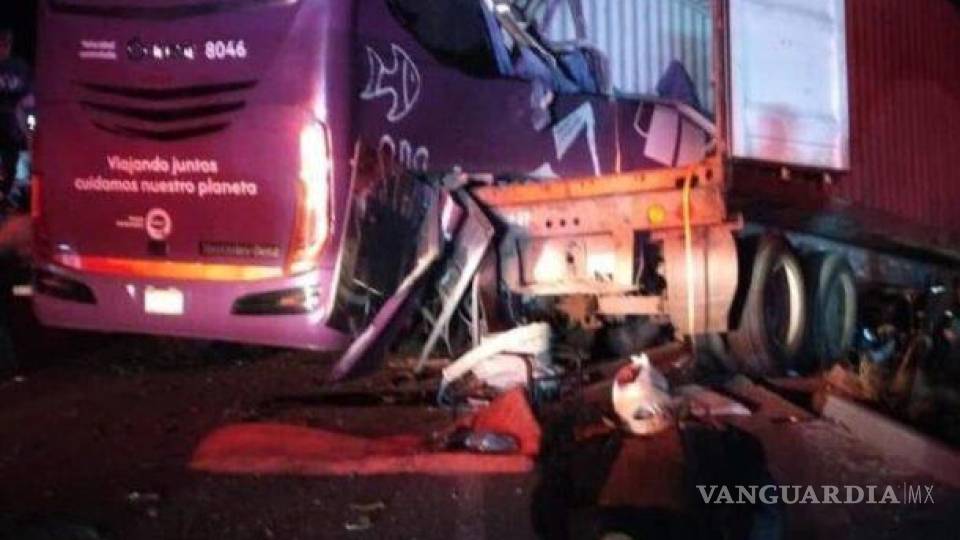 Mueren 7 personas en accidente de autobús de pasajeros en Veracruz