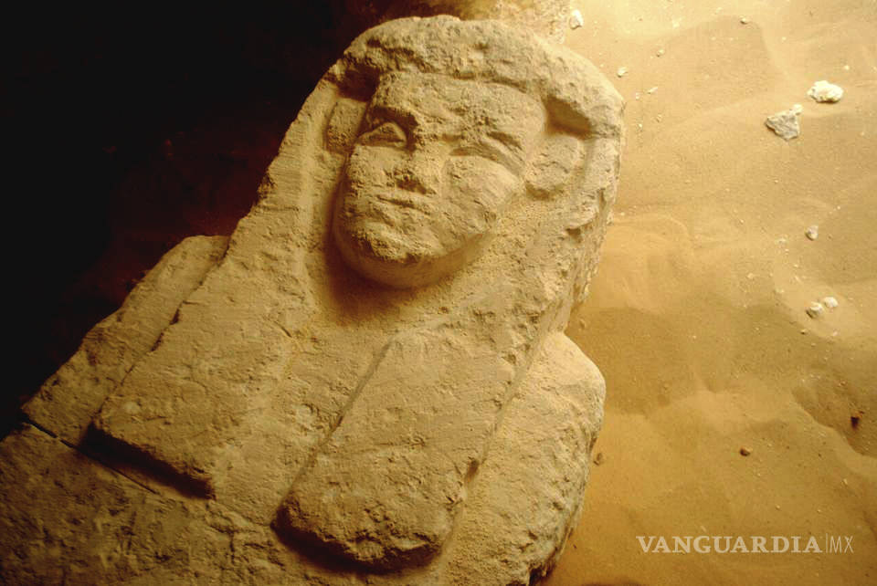 $!Arqueólogos egipcios encuentran tres tumbas milenarias