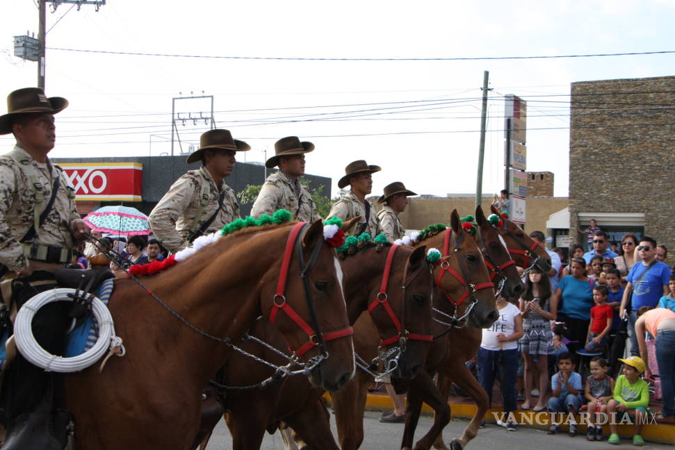 $!Miles presencian desfile militar en Piedras Negras, Coahuila