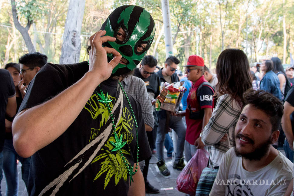 $!Consumidores de mariguana marchan para pedir el cultivo libre