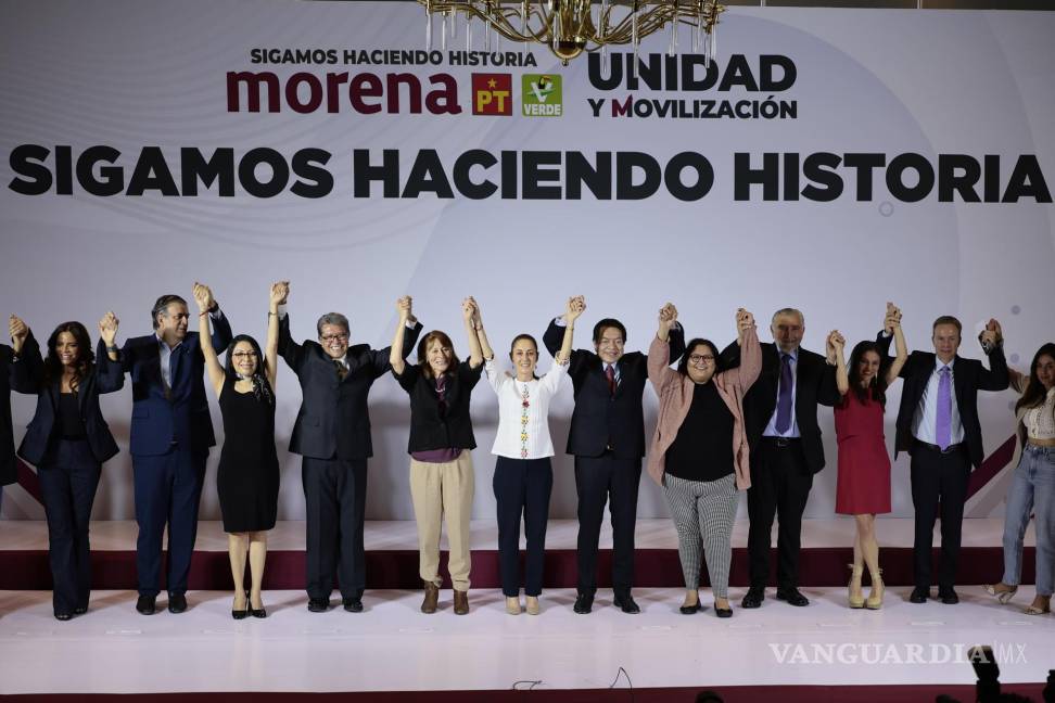 $!La candidata presidencial de la coalición Sigamos Haciendo Historia, Claudia Sheinbaum (c), en la presentación de su equipo de campaña en Ciudad de México.