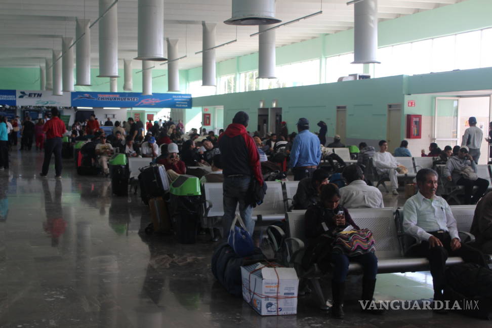 $!Suspenden viajes en centrales de autobuses de La Laguna por bloqueos