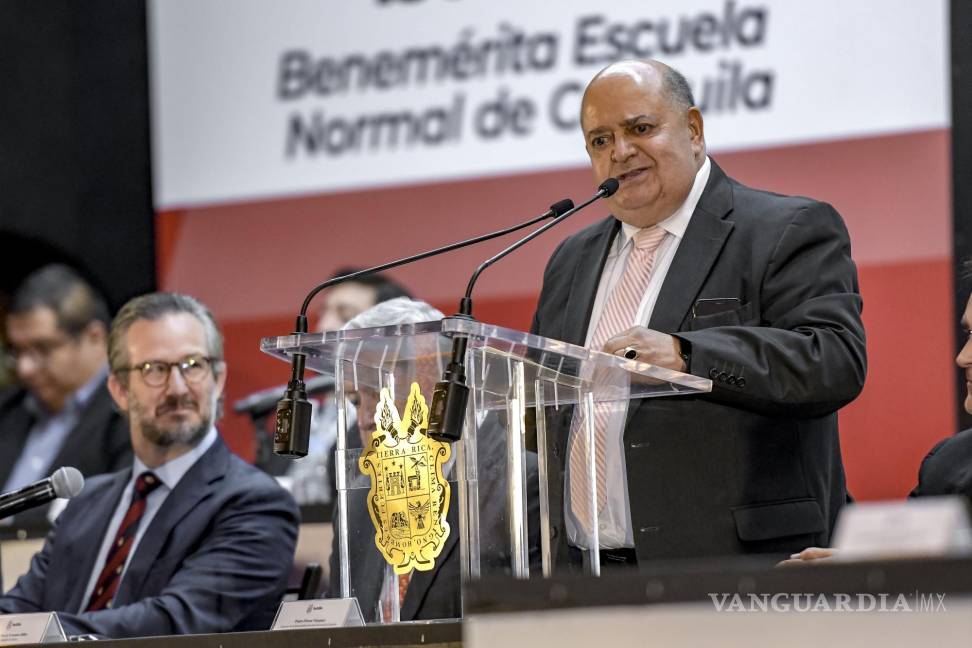 $!Pedro Flores Vázquez, director de la BENC, destacó la importancia del homenaje y la responsabilidad de continuar formando ciudadanos responsables