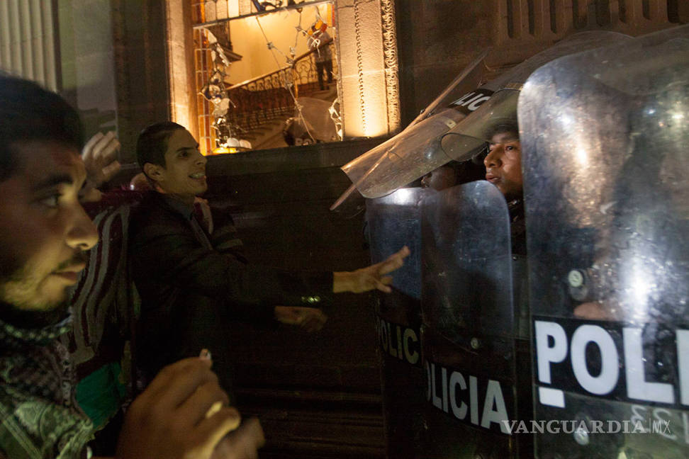 $!Infiltrados 'reventaron' protesta por 'gasolinazo' en Monterrey