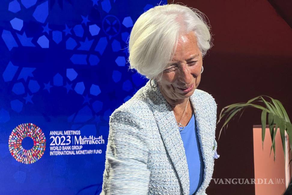 $!La presidenta del Banco Central Europeo, Christine Lagarde, saluda a los participantes en el marco de las reuniones anuales del Banco Mundial y del FMI.