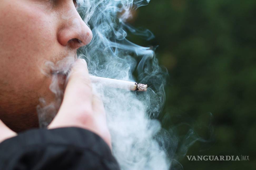 $!Obligan a las tabacaleras a informar en 50 diarios sobre los efectos de fumar