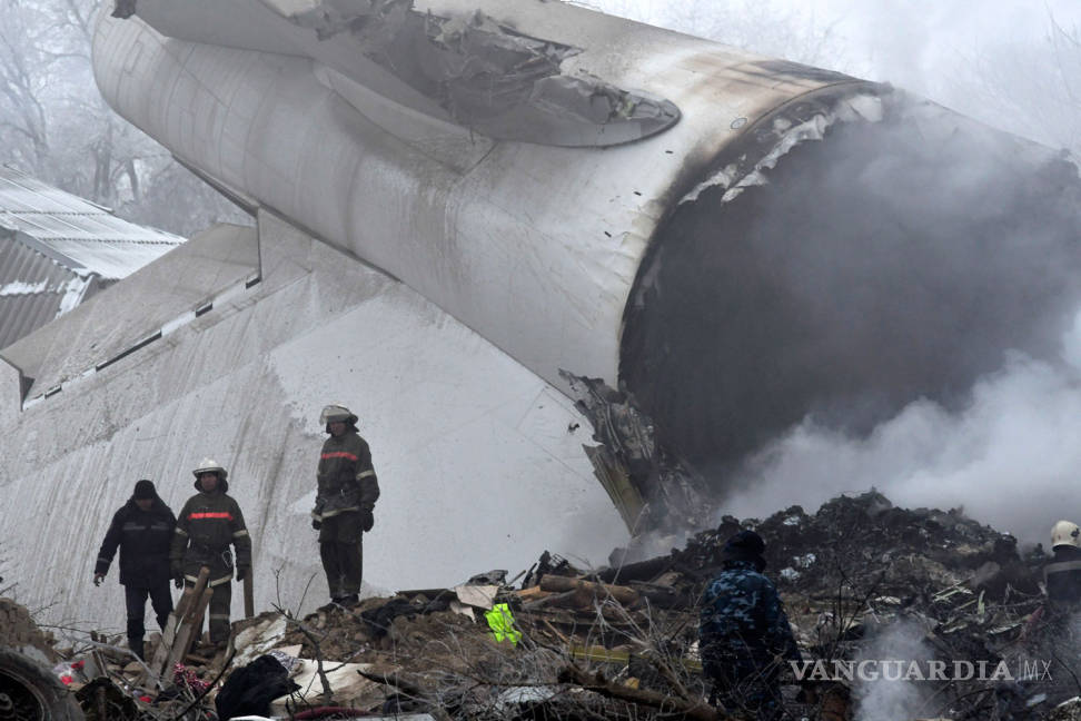 $!Avión de carga cae en un pueblo en Kirguistán; al menos 37 muertos