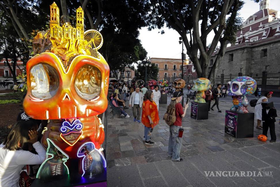 $!Más de 120 calaveras conforman “Me lleva la Huesuda”, la mayor exhibición en plazas públicas del Día de Muertos en México.