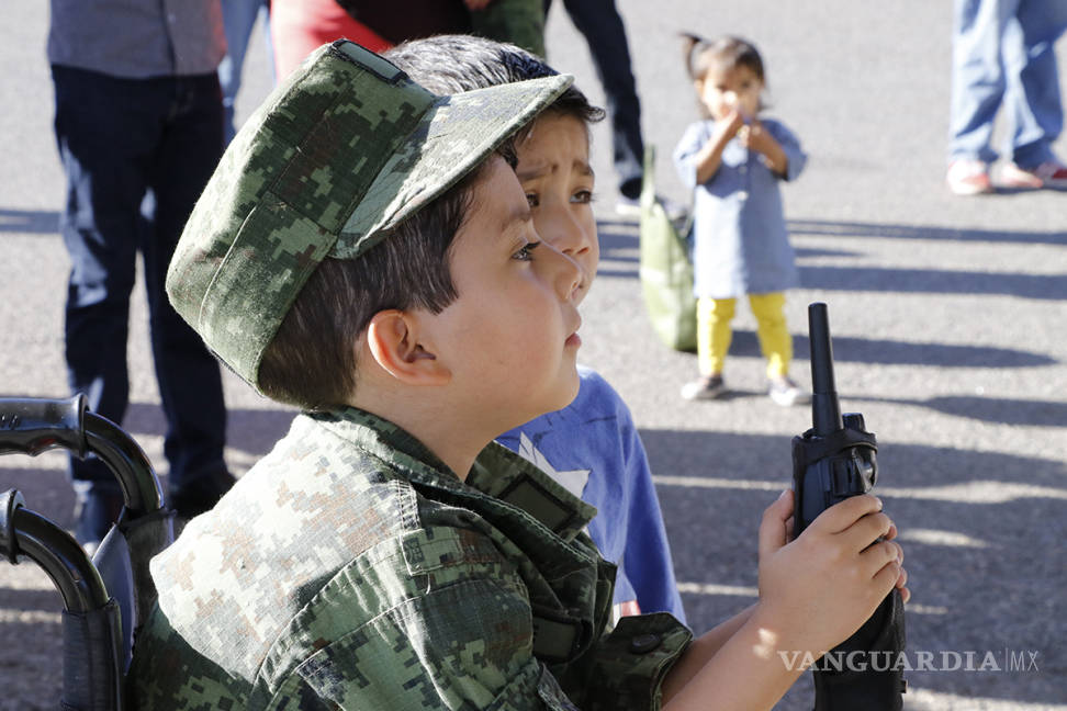 $!Niños viven la experiencia de ser soldados por un día