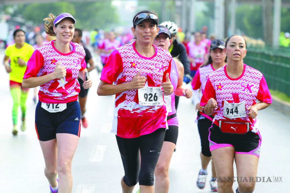 $!5K Mujer Multimedios Saltillo: Una marea rosa de activación