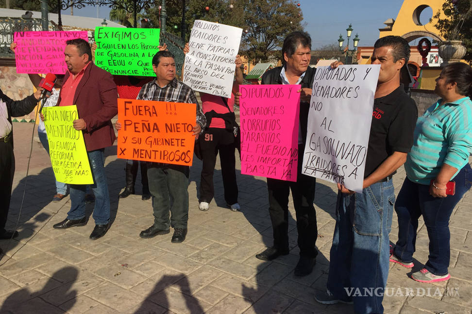 $!Ciudadanos de Coahuila se manifiestan en Ramos Arizpe por gasolinazo