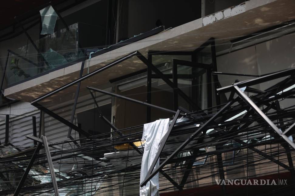 $!Una explosión en un edificio de viviendas de la Ciudad de México dejó al menos 22 heridos y cuatro de ellos se encuentran en estado grave y fueron trasladados a hospitales, según informaron este lunes las autoridades capitalinas. EFE/ Sáshenka Gutiérrez