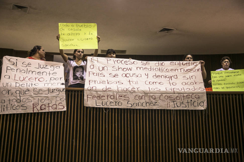 $!Protestan por desafuero de Lucero Sánchez