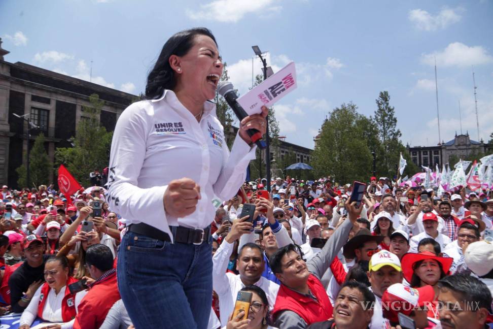 $!Alejandra del Moral, candidata a la gubernatura del Estado de México por la alianza PRI-PAN-PRD, cerro su campaña en la Plaza de los Mártires.