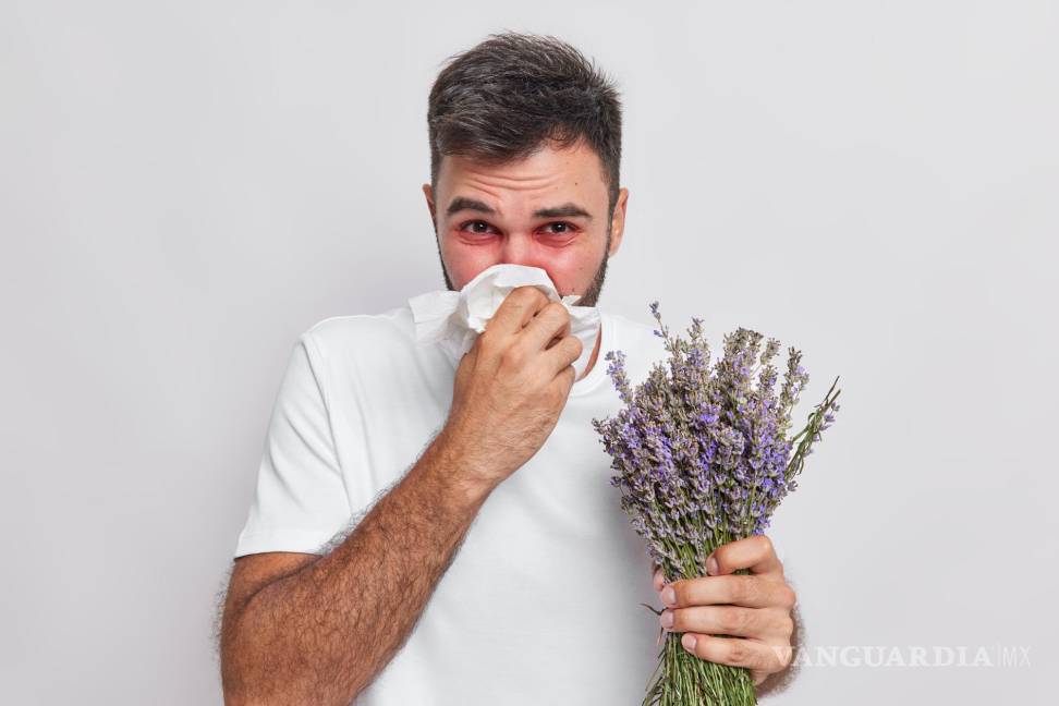 $!Hombre con síntomas respiratorios debido a una alergia.