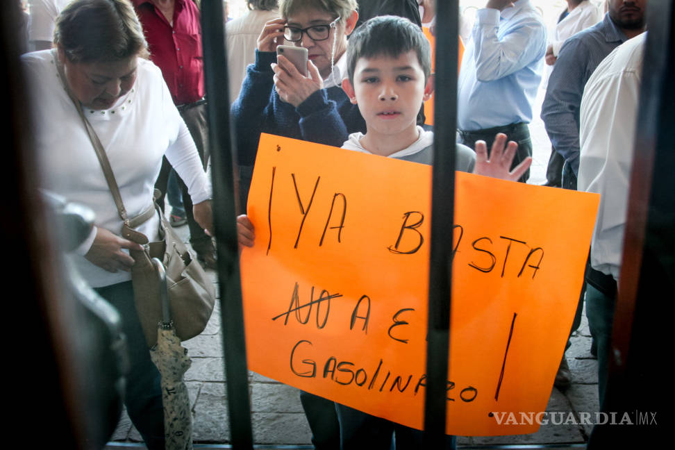 $!Protestan por gasolinazo en Congreso de Coahuila