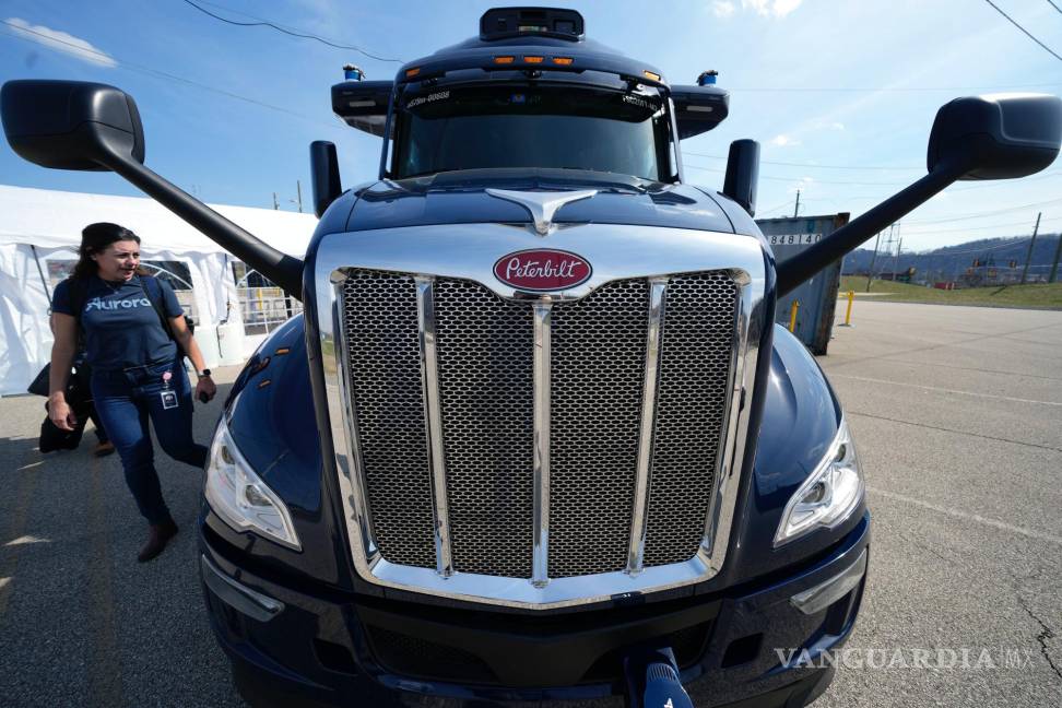 $!En nueve meses camiones articulados con los sistemas de Aurora comenzarán a transportar cargas entre terminales para FedEx, Uber Freight, Werner y otros.
