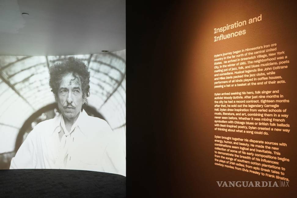 $!Un retrato de Bob Dylan se muestra en una pantalla de video en una exhibición en el Museo de Arte Patricia &amp; Phillip Frost en Miami. AP/Marta Lavandier