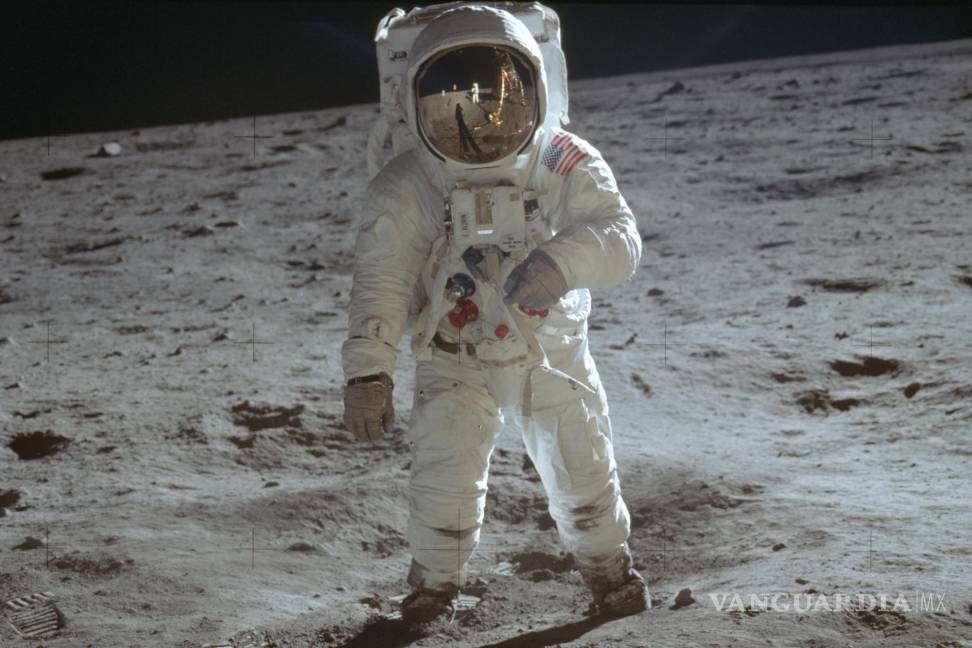 $!En esta fotografía del 20 de julio de 1969, el astronauta Buzz Aldrin, piloto del módulo lunar, camina sobre la superficie de la luna.