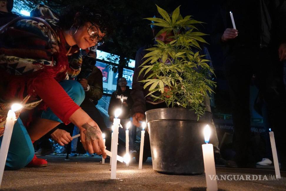 $!Integrantes de la comunidad cannábica en la Ciudad de México se manifestaron en la Glorieta de Insurgentes en el marco del 4/20 (Día mundial de la marihuana).