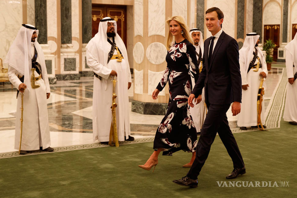 $!Ivanka y Melania Trump no se cubrieron con velo durante gira por Arabia Saudita