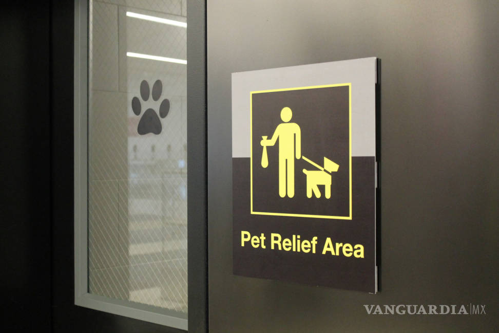 $!Aeropuerto de Nueva York inaugura baño para mascotas