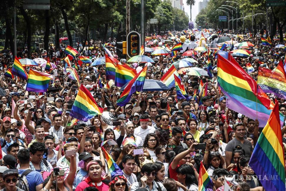 $!Pese a inconformidades de algunos activistas, Maite Perroni da banderazo de salida a Marcha del Orgullo Gay