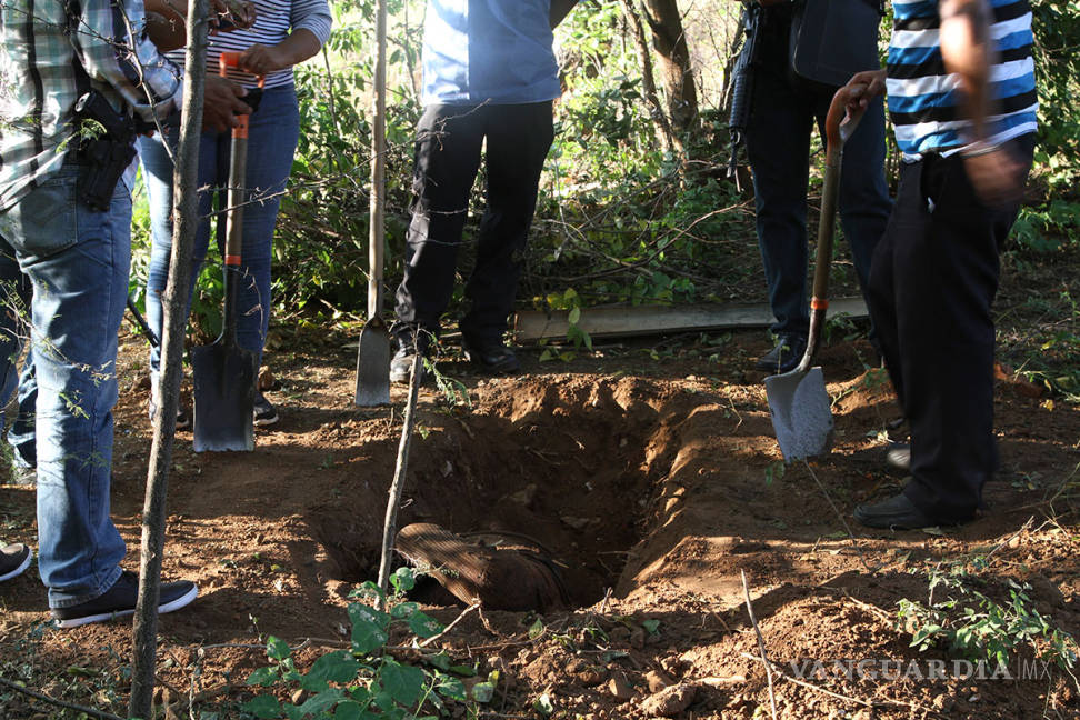 $!Otra fosa clandestina en Veracruz; 10 mil restos humanos en un rancho y sólo 4 identificados